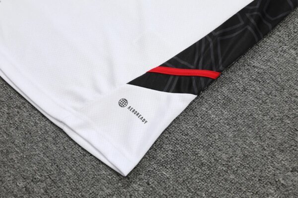 23-24 Bayern Munich Training Vest Suit - Image 9