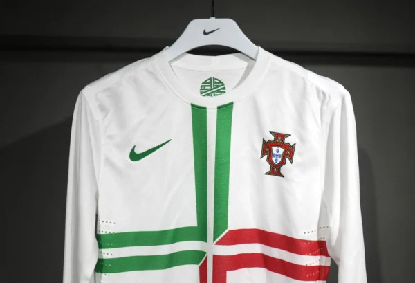 Portugal Away Long Sleeve Kit Retro 2012 - Image 2