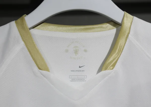 Manchester United Away Kit Retro 06-07 - Image 5