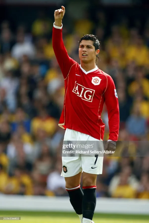Manchester United Home Long Sleeve Kit Retro 08-09 - Image 11